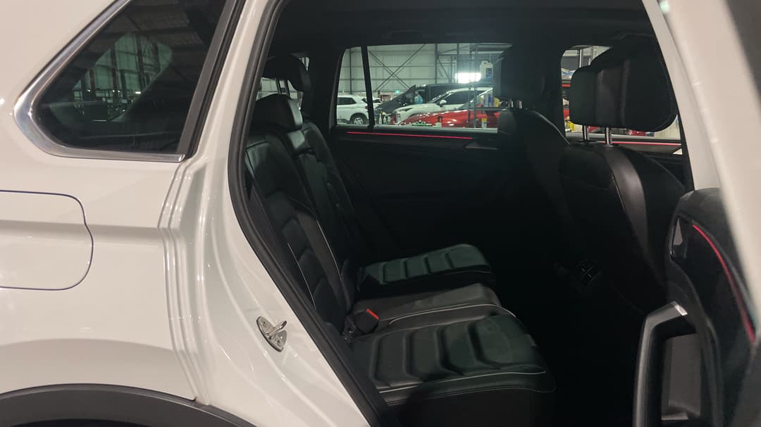2021 Volkswagen Tiguan 162tsi R-line, Automatic, 68398 km, Right Side Rear Door Cabin View