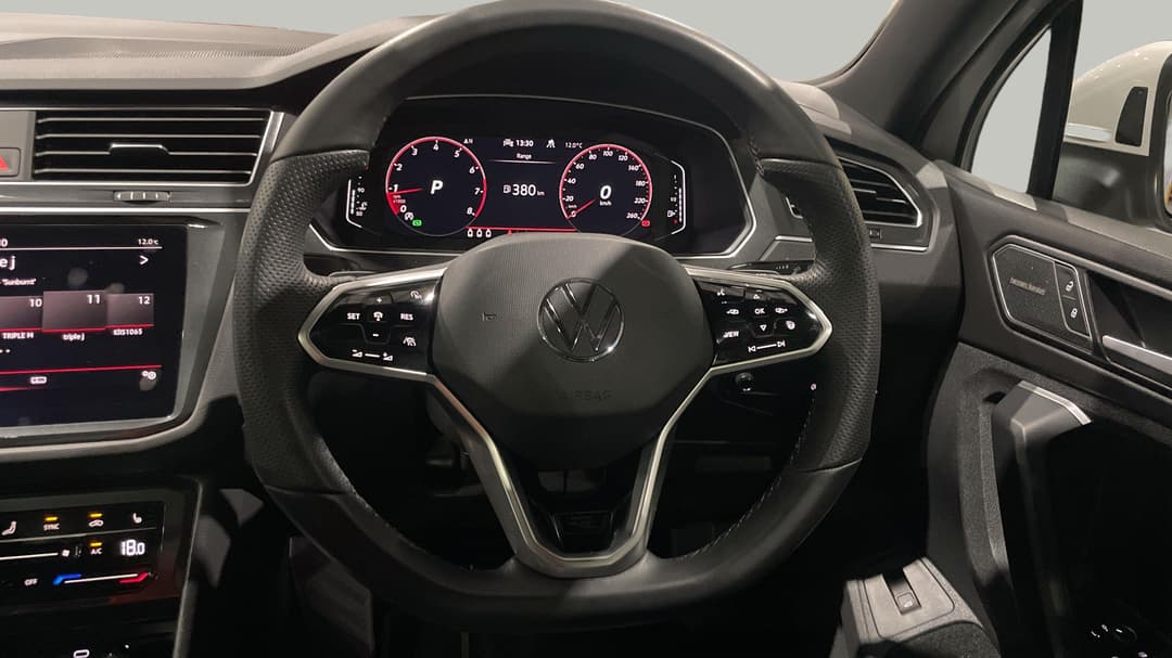 2021 Volkswagen Tiguan 162tsi R-line, Automatic, 68398 km, Steering Wheel Close-up