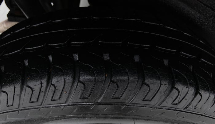 2016 Maruti Wagon R 1.0 VXI, Petrol, Manual, 15,705 km, Right Rear Tyre Tread