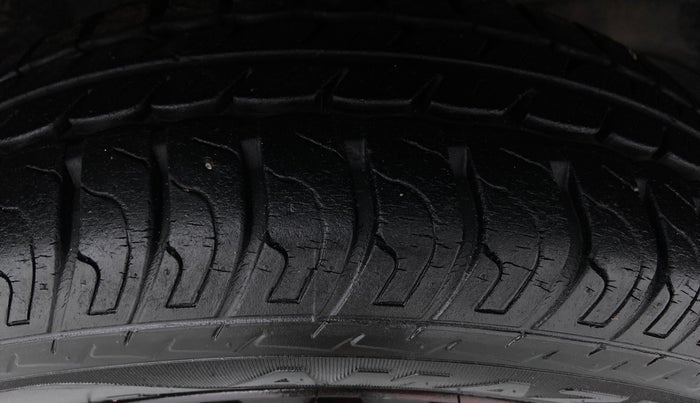2016 Maruti Wagon R 1.0 VXI, Petrol, Manual, 15,705 km, Right Front Tyre Tread