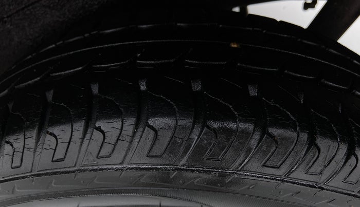 2016 Maruti Wagon R 1.0 VXI, Petrol, Manual, 15,705 km, Left Rear Tyre Tread