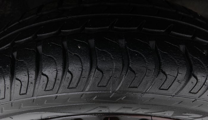2016 Maruti Wagon R 1.0 VXI, Petrol, Manual, 15,705 km, Left Front Tyre Tread