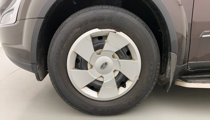 2016 Mahindra XUV500 W6, Diesel, Manual, 44,530 km, Left Front Wheel