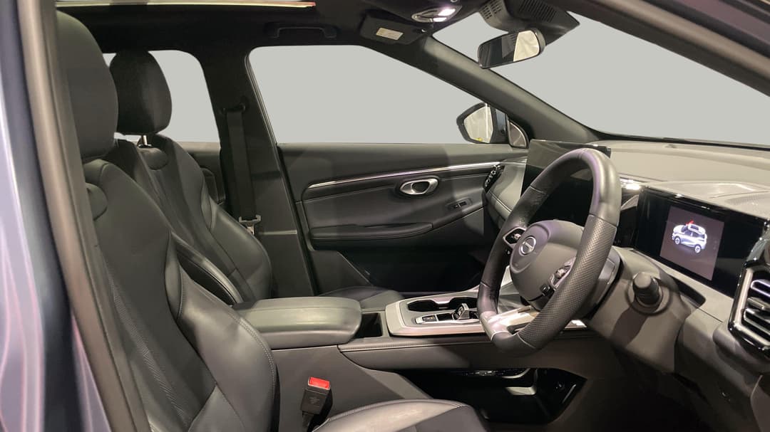 2025 Gac Emzoom Luxury, Automatic, 2952 km, Right Side Front Door Cabin View