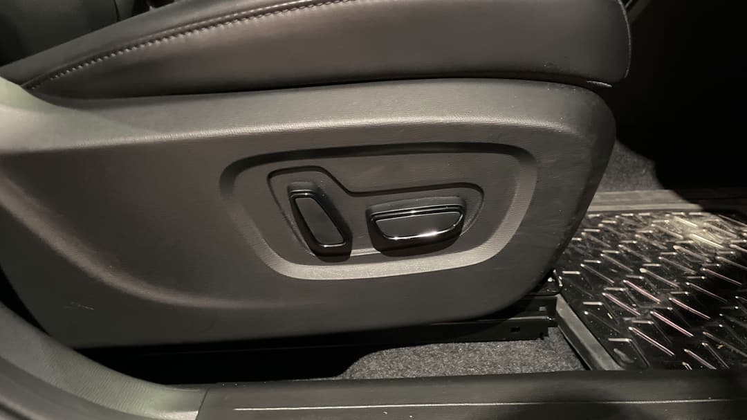 2025 Gac Emzoom Luxury, Automatic, 2952 km, Drivers Side Adjustment Panel