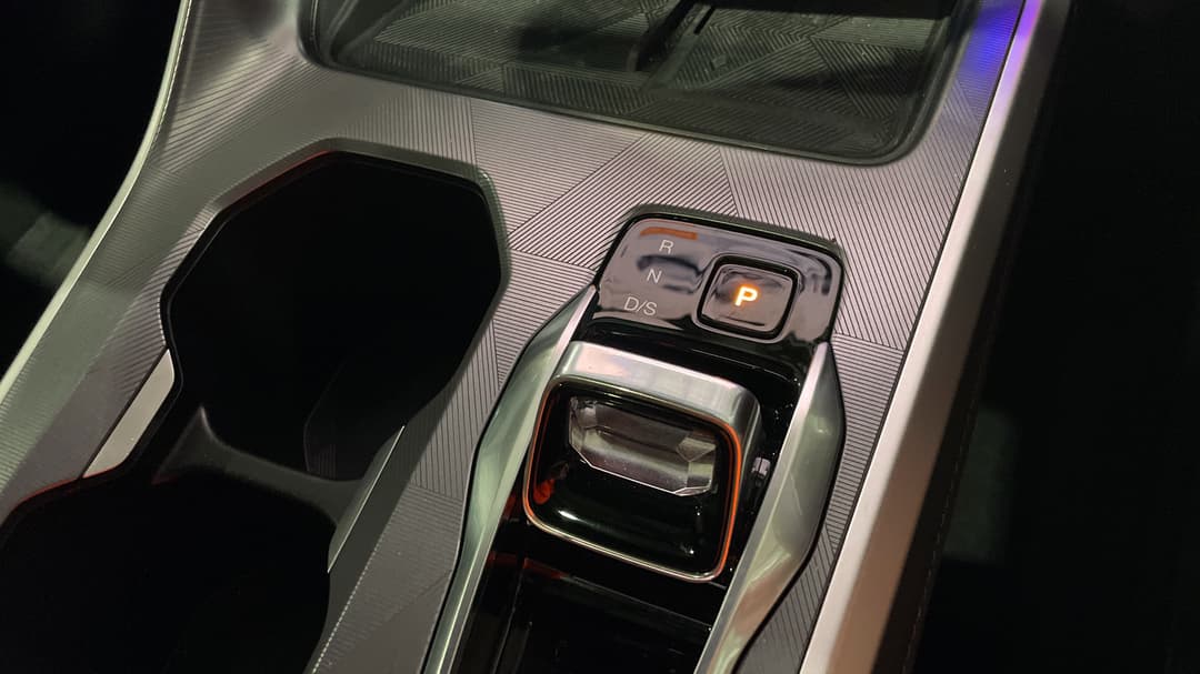 2025 Gac Emzoom Luxury, Automatic, 2952 km, Gear Lever 