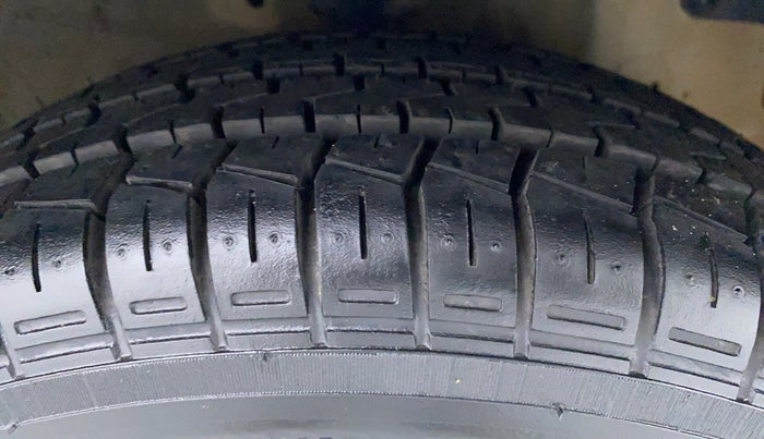 2017 Hyundai Eon ERA PLUS, Petrol, Manual, 51,477 km, Right Front Tyre Tread