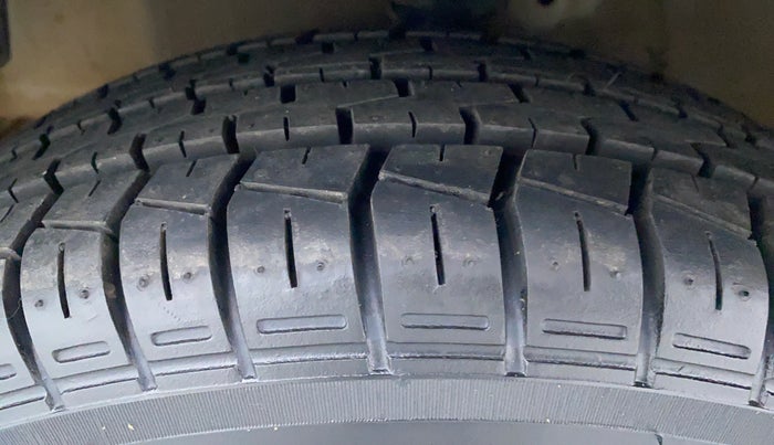2017 Hyundai Eon ERA PLUS, Petrol, Manual, 51,477 km, Left Front Tyre Tread