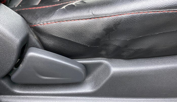2016 Renault Kwid RXT, Petrol, Manual, 26,762 km, Driver Side Adjustment Panel