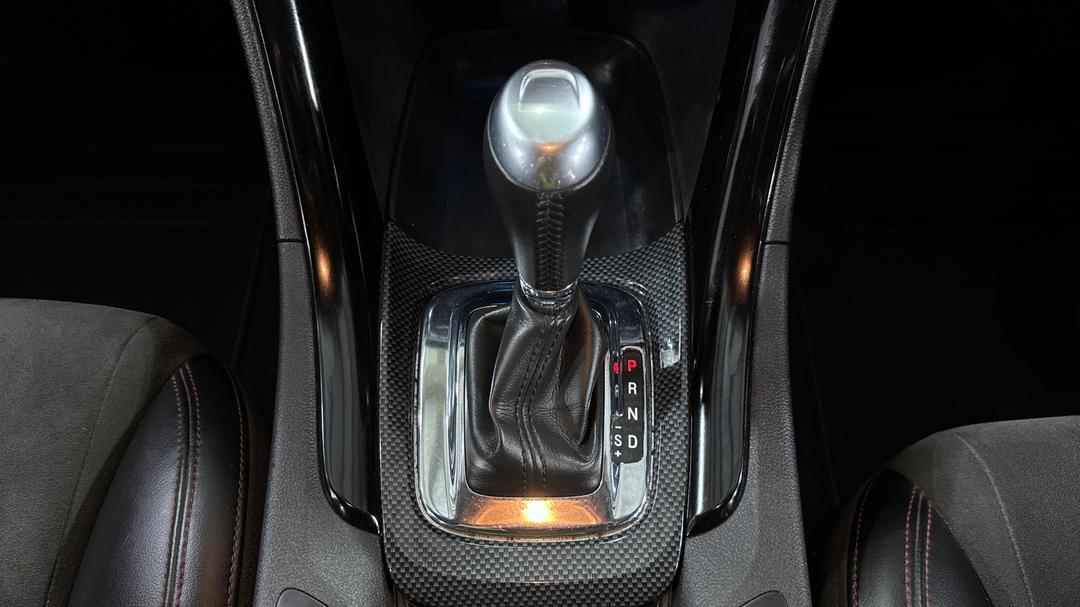 2016 Holden Commodore Sv6 Black Edition, Automatic, 160878 km, Gear Lever 