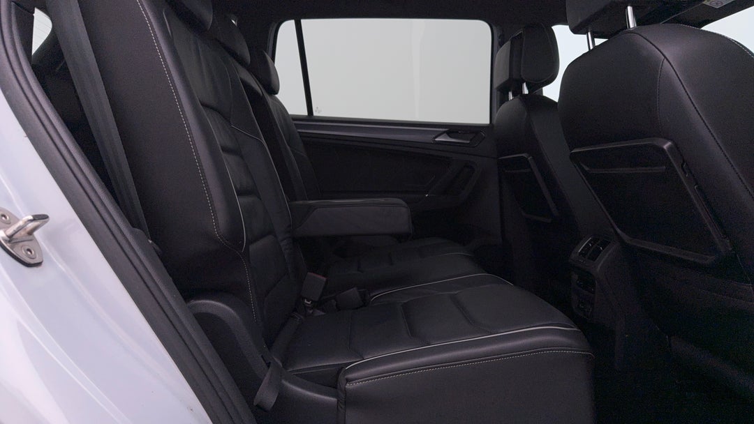 2018 Volkswagen Tiguan Allspace 162 Tsi Highline, Automatic, 124066 km, Right Side Rear Door Cabin View
