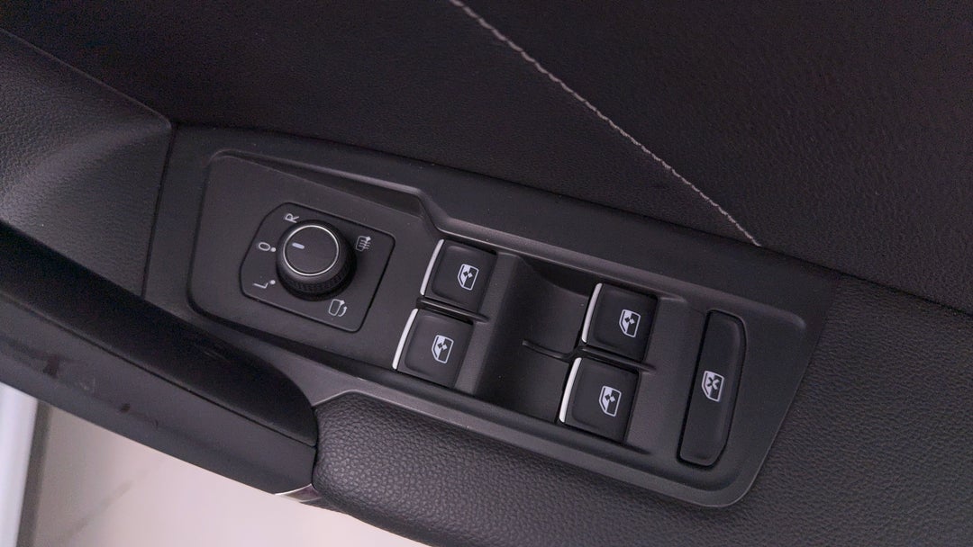 2018 Volkswagen Tiguan Allspace 162 Tsi Highline, Automatic, 124066 km, Drivers Side Door Panel Controls