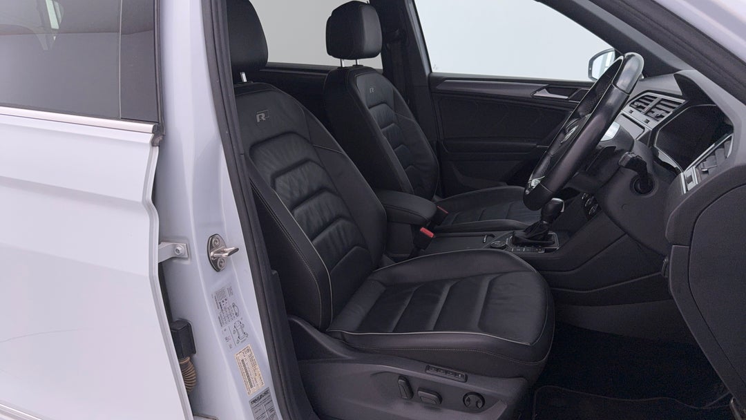 2018 Volkswagen Tiguan Allspace 162 Tsi Highline, Automatic, 124066 km, Right Side Front Door Cabin View