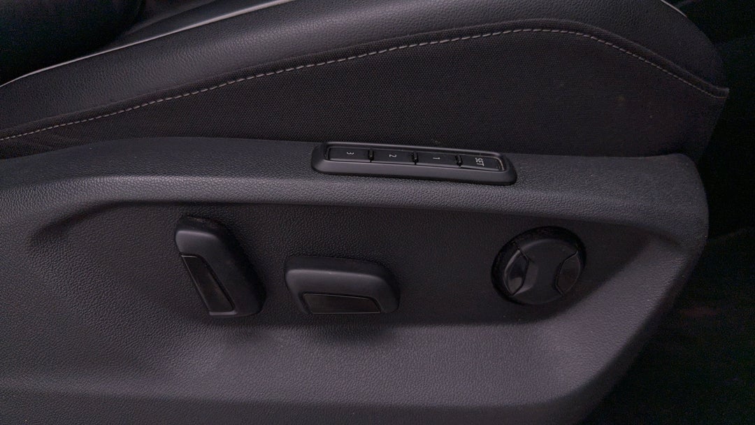 2018 Volkswagen Tiguan Allspace 162 Tsi Highline, Automatic, 124066 km, Drivers Side Adjustment Panel