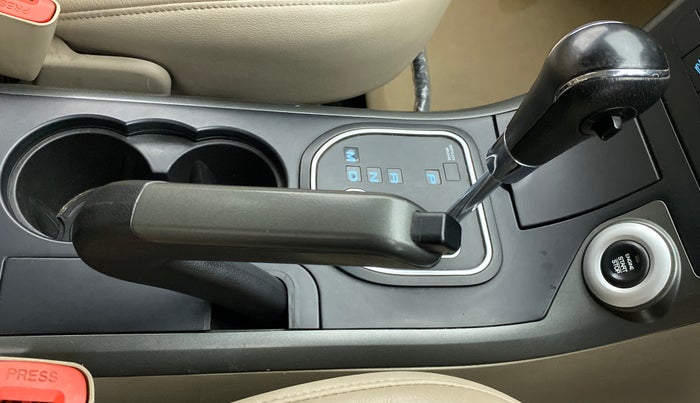 2018 Mahindra XUV500 W10 AT, Diesel, Automatic, 75,889 km, Gear Lever