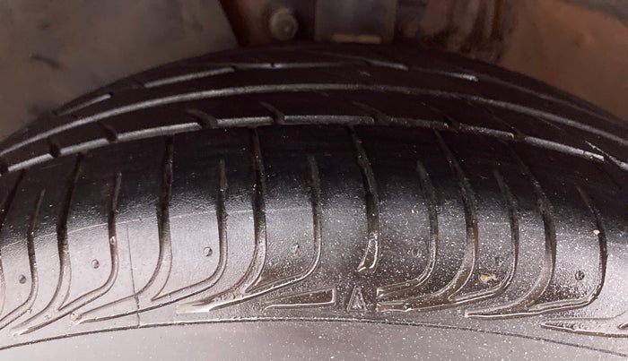 2017 Skoda Rapid STYLE 1.6 MPI MT, Petrol, Manual, 91,707 km, Left Front Tyre Tread