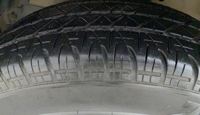 2015 Maruti Swift VDI ABS, Diesel, Manual, 1,21,151 km, Left Front Tyre Tread