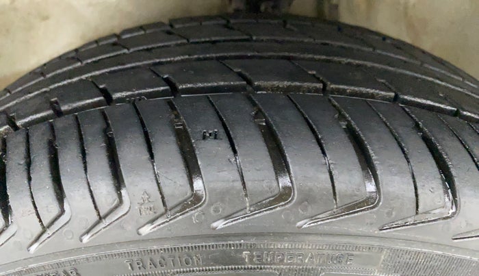 2014 Maruti Alto K10 VXI P, Petrol, Manual, 35,737 km, Left Front Tyre Tread