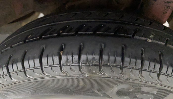 2013 Hyundai Eon D-LITE+, Petrol, Manual, 74,494 km, Left Rear Tyre Tread