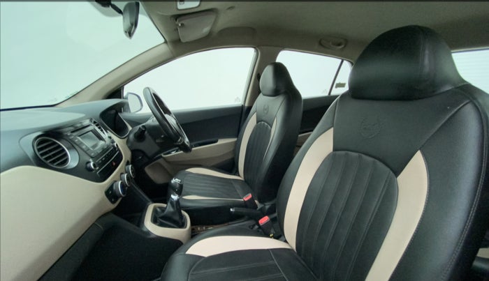 2016 Hyundai Grand i10 SPORTZ 1.2 KAPPA VTVT, CNG, Manual, 1,01,246 km, Right Side Front Door Cabin