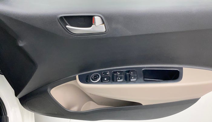 2016 Hyundai Grand i10 SPORTZ 1.2 KAPPA VTVT, CNG, Manual, 1,01,246 km, Driver Side Door Panels Control