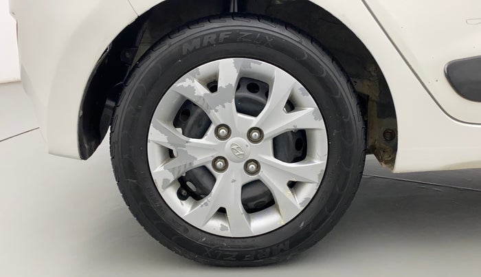 2016 Hyundai Grand i10 SPORTZ 1.2 KAPPA VTVT, CNG, Manual, 1,01,246 km, Right Rear Wheel