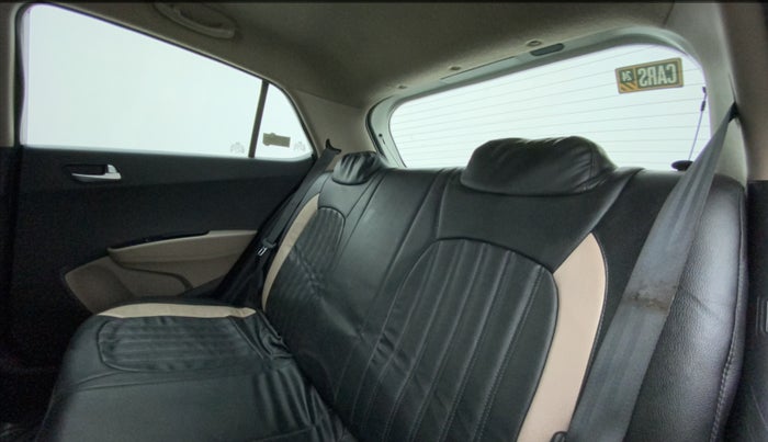 2016 Hyundai Grand i10 SPORTZ 1.2 KAPPA VTVT, CNG, Manual, 1,01,246 km, Right Side Rear Door Cabin