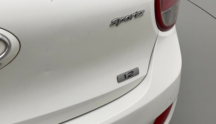2016 Hyundai Grand i10 SPORTZ 1.2 KAPPA VTVT, CNG, Manual, 1,01,246 km, Dicky (Boot door) - Slightly dented