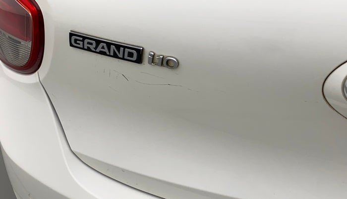 2016 Hyundai Grand i10 SPORTZ 1.2 KAPPA VTVT, CNG, Manual, 1,01,246 km, Dicky (Boot door) - Minor scratches
