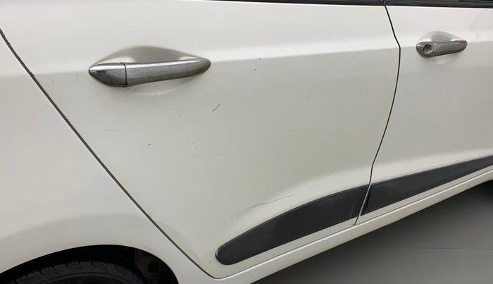 2016 Hyundai Grand i10 SPORTZ 1.2 KAPPA VTVT, CNG, Manual, 1,01,246 km, Right rear door - Minor scratches