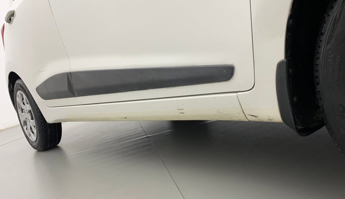 2016 Hyundai Grand i10 SPORTZ 1.2 KAPPA VTVT, CNG, Manual, 1,01,246 km, Right running board - Minor scratches