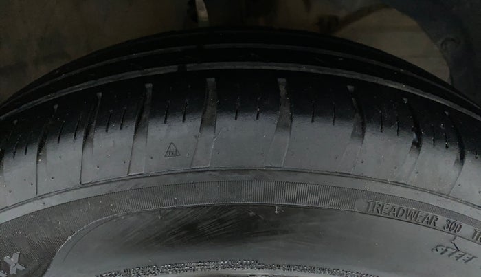 2019 Maruti Swift VXI D, Petrol, Manual, 43,133 km, Right Front Tyre Tread