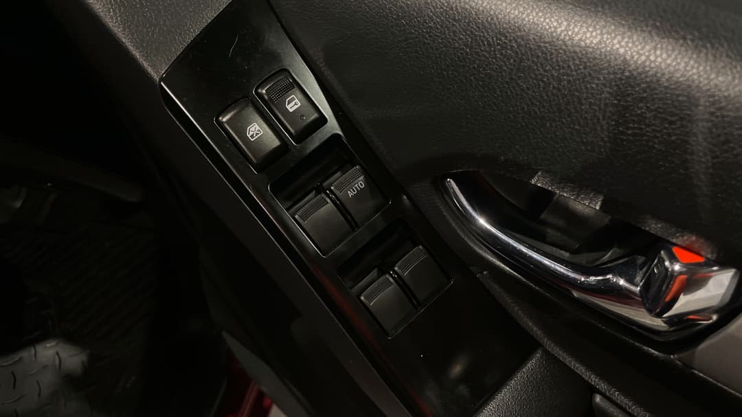 2018 Isuzu D-MAX Ls-m Hi-ride (4x4), Automatic, 75088 km, Drivers Side Door Panel Controls