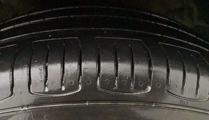 2015 Maruti Celerio VXI CNG, CNG, Manual, 64,094 km, Left Front Tyre Tread