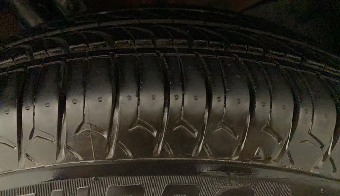 2017 Maruti Dzire VXI, Petrol, Manual, 65,727 km, Left Rear Tyre Tread
