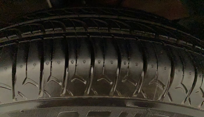 2017 Maruti Dzire VXI, Petrol, Manual, 65,727 km, Left Front Tyre Tread