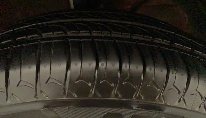 2017 Maruti Dzire VXI, Petrol, Manual, 65,727 km, Right Front Tyre Tread