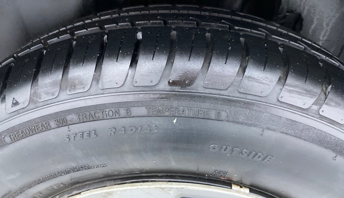 2018 Maruti Swift VXI D, Petrol, Manual, 4,044 km, Left Rear Tyre Tread
