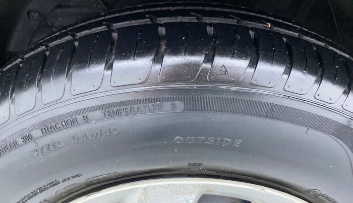 2018 Maruti Swift VXI D, Petrol, Manual, 4,044 km, Left Front Tyre Tread