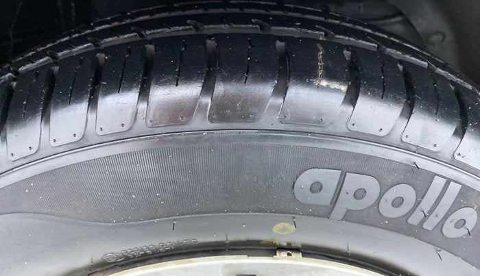 2018 Maruti Swift VXI D, Petrol, Manual, 4,044 km, Right Front Tyre Tread