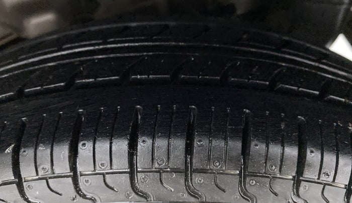 2014 Hyundai Eon D LITE PLUS, Petrol, Manual, 24,511 km, Left Rear Tyre Tread
