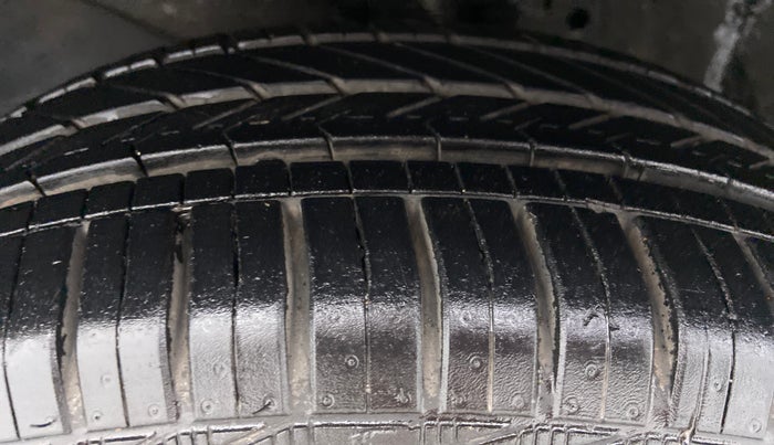 2014 Honda Brio 1.2 S MT I VTEC, Petrol, Manual, 18,111 km, Left Front Tyre Tread