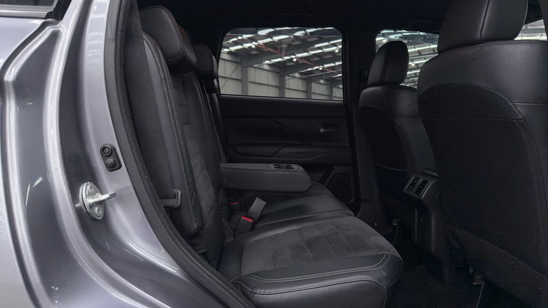 2018 Mitsubishi Outlander Black Edition 7 Seat (2WD), Automatic, 116580 km, Right Side Rear Door Cabin View