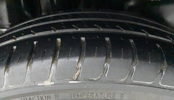 2018 Maruti Swift VXI D, Petrol, Manual, 56,409 km, Right Rear Tyre Tread
