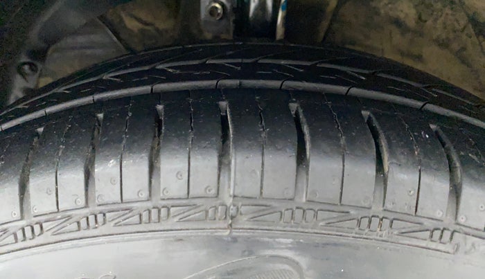 2018 Maruti Swift VXI D, Petrol, Manual, 56,409 km, Left Front Tyre Tread