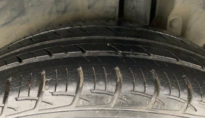 2014 Maruti Ertiga ZDI, Diesel, Manual, 70,327 km, Left Rear Tyre Tread