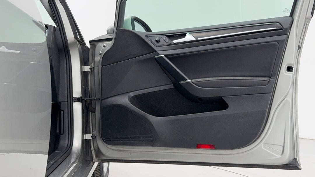 2016 Volkswagen Golf 110 Tdi Highline, Automatic, 69662 km, Speaker View