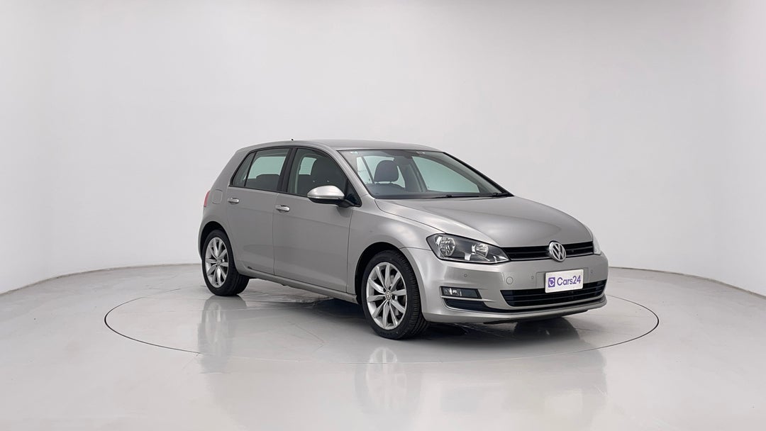 2016 Volkswagen Golf 110 Tdi Highline, Automatic, 69662 km, Right Front Diagonal (45- Degree) View