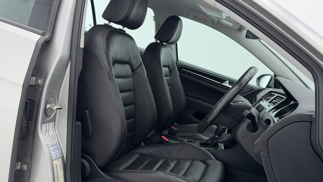 2016 Volkswagen Golf 110 Tdi Highline, Automatic, 69662 km, Right Side Front Door Cabin View