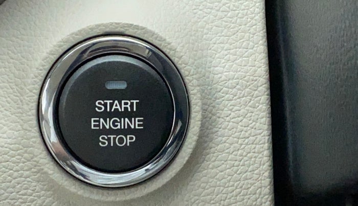 2021 Mahindra XUV300 1.2 W8 OPT, Petrol, Manual, 13,215 km, Keyless Start/ Stop Button